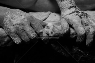 Photography titled "Holding" by Erwin Bruegger, Original Artwork, Digital Photography