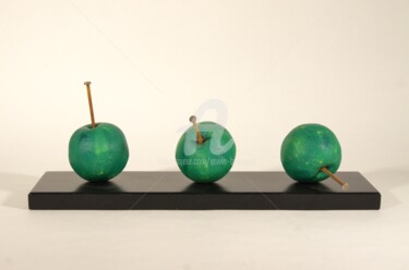 Escultura intitulada "Three apples" por Erwin Bruegger, Obras de arte originais, Média Mixtas