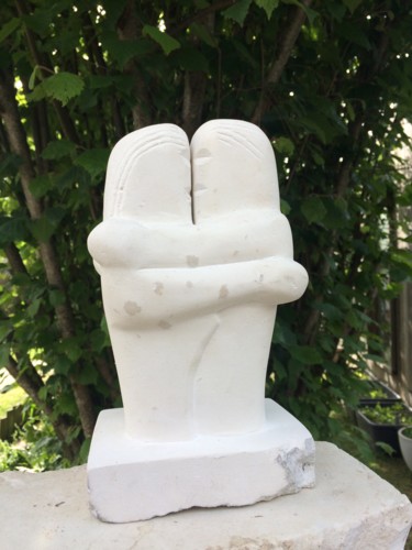 Skulptur mit dem Titel "Le baiser" von Marc Cases, Original-Kunstwerk, Stein