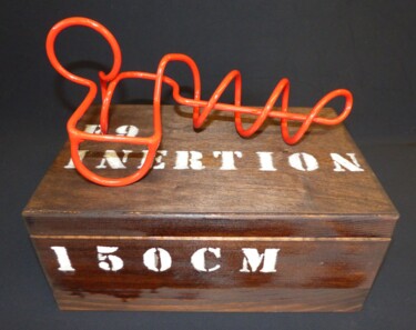 150CM6, un micro space gun rouge d'E9 Inertion de la série N°28 Sculpture intitulée "150CM6, un micro sp…" par Etienne Frouin (E9 Inertion), Œuvre d'art originale, Métaux