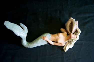 Скульптура под названием "Sirena" - María Eugenia Piacentini Veron, Подлинное произведение искусства, Керамика