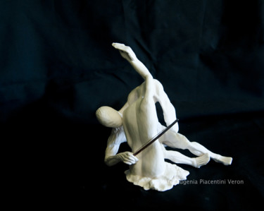 Sculpture intitulée "Violinando" par María Eugenia Piacentini Veron, Œuvre d'art originale, Céramique