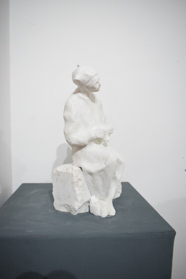 Sculpture titled "Grandmother" by Euro Rrasa, Original Artwork, Bronze