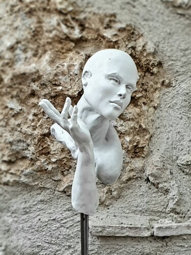 Sculpture titled "La caresse du print…" by Eva Czaplicki, Original Artwork, Cement
