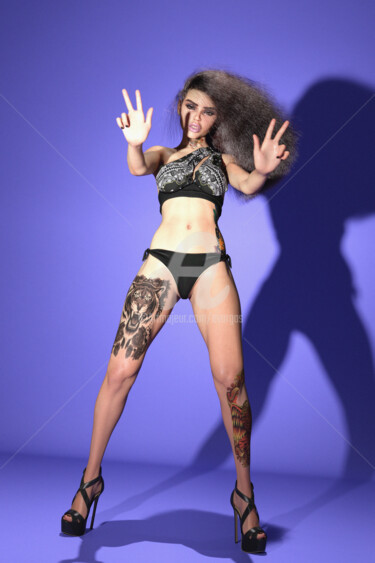 Цифровое искусство под названием "Dark-haired tattooed" - E. Vargas, Подлинное произведение искусства, 3D моделирование
