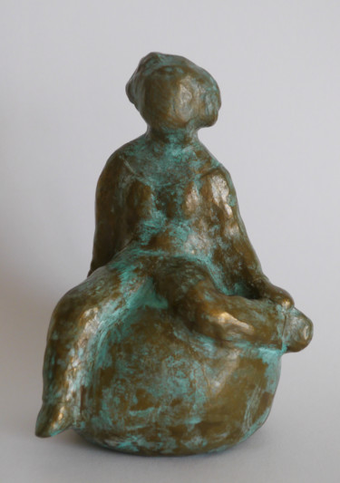 Sculpture titled "Jolie fille - 13 cm" by Eva Rouwens, Original Artwork, Terra cotta