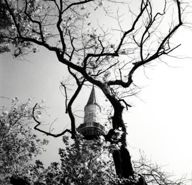 Photographie intitulée "Le minaret ISTAMBUL" par Gilbert Le Vast, Œuvre d'art originale, Photographie argentique