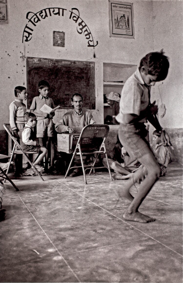 Photographie intitulée "école de danse Raja…" par Gilbert Le Vast, Œuvre d'art originale, Photographie argentique