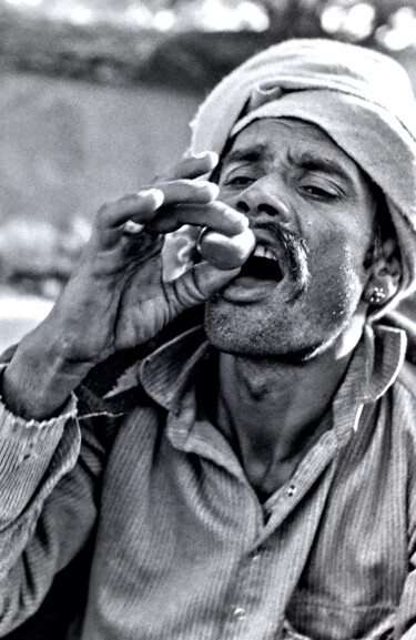Photographie intitulée "buveur d'opium  Raj…" par Gilbert Le Vast, Œuvre d'art originale, Photographie argentique