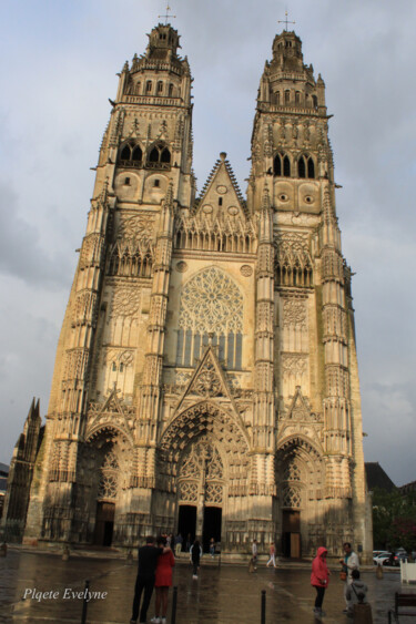 Photographie intitulée "CATHEDRAL SAINT GAE…" par Evelyne Descamps, Œuvre d'art originale, Photographie numérique