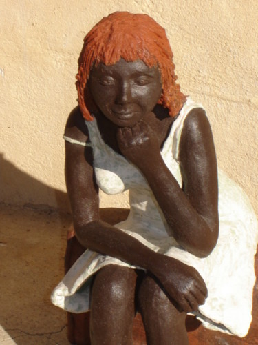 Skulptur mit dem Titel "voyageuse" von Evelyne Graux, Original-Kunstwerk, Keramik