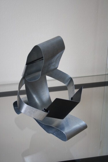 Skulptur mit dem Titel "Le lecteur" von Eylliae, Original-Kunstwerk, Metalle