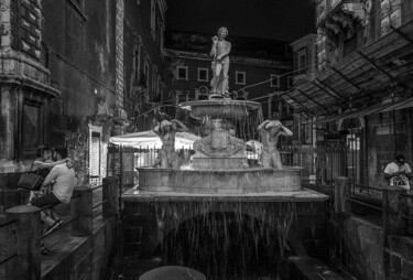 Photographie intitulée "Catania" par Fabrizio Villa, Œuvre d'art originale, Photographie numérique