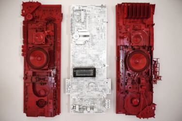 雕塑 标题为“White Noise Red Sil…” 由Fanni Zsofia David, 原创艺术品, 金属 安装在木质担架架上