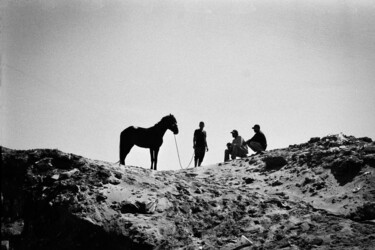 Fotografia intitolato "Cavaliers des sables" da Fanny Lamolinairie, Opera d'arte originale, fotografia a pellicola