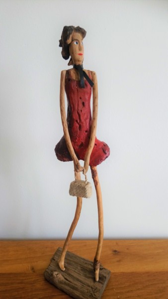 Sculpture titled "la petite robe rouge" by Fanny Libel, Original Artwork, Wood