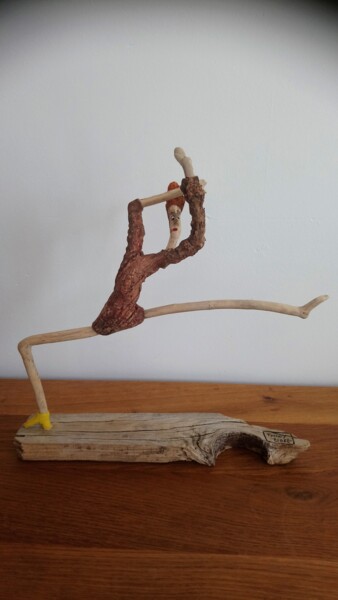 Skulptur mit dem Titel "La séance de yoga" von Fanny Libel, Original-Kunstwerk, Holz