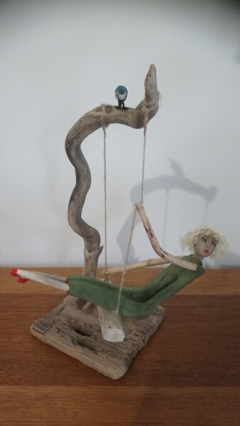 Sculpture titled "Moi,je m'balance..." by Fanny Libel, Original Artwork, Wood