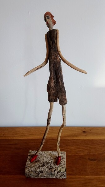 Scultura intitolato "Et alors?" da Fanny Libel, Opera d'arte originale, Legno