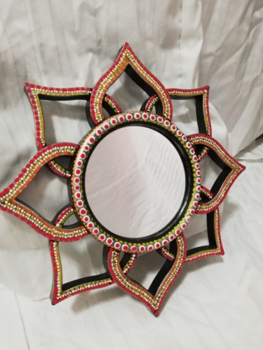 Design intitulée "Mandala mirror" par Urooj Fatima Khan, Œuvre d'art originale, Accessoires