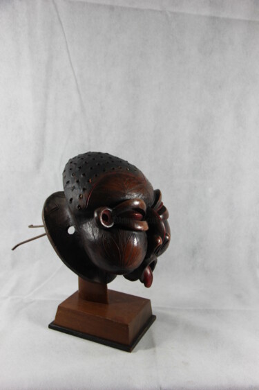 Скульптура под названием "img-5308.jpg" - Farouk Oumar Ndoukouo, Подлинное произведение искусства, Терракота