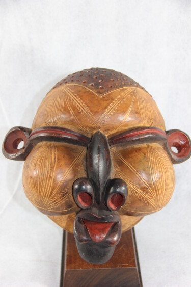 Скульптура под названием "img-5341.jpg" - Farouk Oumar Ndoukouo, Подлинное произведение искусства, Терракота