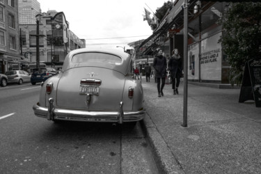 Fotografie getiteld "Classic car in the…" door Farzad Frames, Origineel Kunstwerk, Digitale fotografie