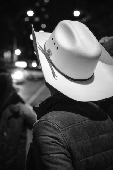 Fotografía titulada "Cowboy Nightout in…" por Farzad Frames, Obra de arte original, Fotografía digital