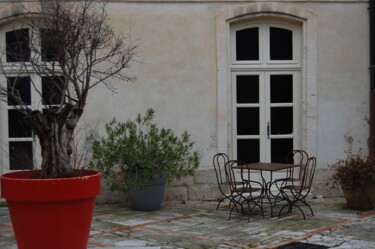 Fotografie mit dem Titel "Peaceful patio" von Fatima Fernandes, Original-Kunstwerk, Digitale Fotografie