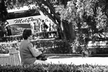 Photographie intitulée "Having a snack" par Fatima Fernandes, Œuvre d'art originale, Photographie numérique