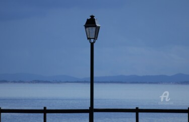 Photographie intitulée "Lamp'ha d'air" par Féemerode, Œuvre d'art originale