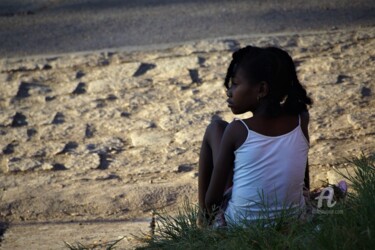 Photographie intitulée "Elle&Pensive" par Féemerode, Œuvre d'art originale