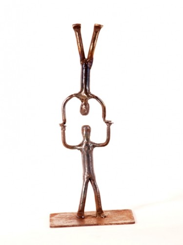 Escultura titulada "en equilibrio" por Adrian Fermandois, Obra de arte original, Metales