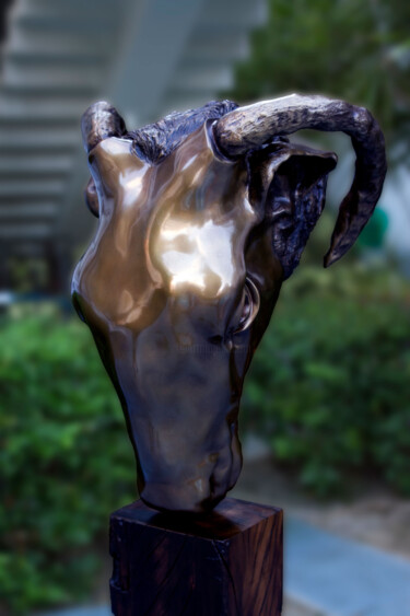 Sculpture titled "The Winner" by Fermin Fleites, Original Artwork, Bronze