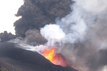 Fotografia intitolato "Volcano" da Fernando David Amador De Paz, Opera d'arte originale, Fotografia digitale