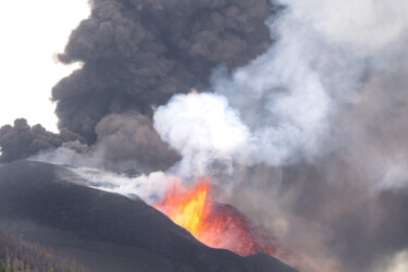 Photographie intitulée "Volcano" par Fernando David Amador De Paz, Œuvre d'art originale, Photographie numérique