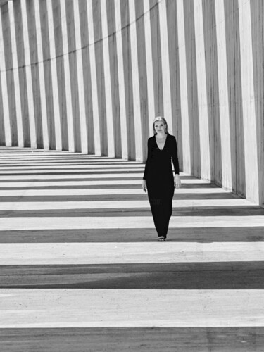 摄影 标题为“woman on lines” 由Fernando David Amador De Paz, 原创艺术品, 数码摄影