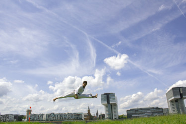 Fotografie mit dem Titel "Jump into the sky" von Myriam, Original-Kunstwerk, Digitale Fotografie