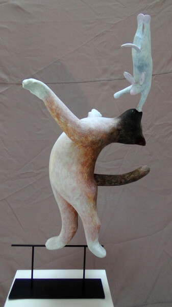 Scultura intitolato "Chat et Souris acro…" da Claude Feuillet, Opera d'arte originale, Resina