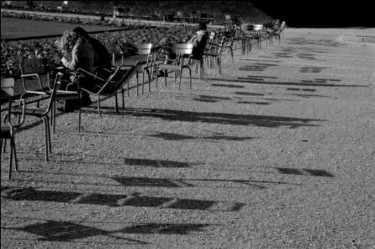 Photographie intitulée "Chaises du soir au…" par Francois-Henri Louchet, Œuvre d'art originale