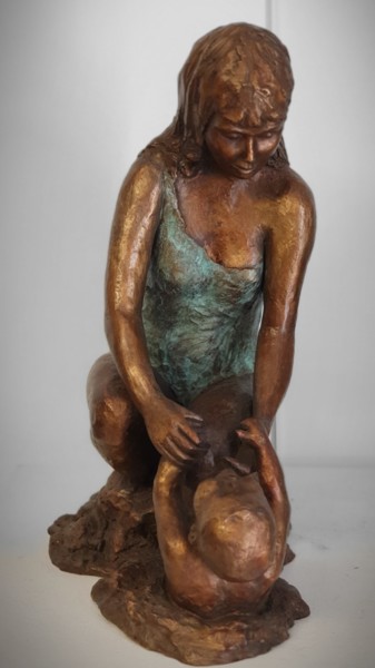 Sculpture titled "Mère et Enfant" by Jeanine Fitou Valens, Original Artwork, Bronze