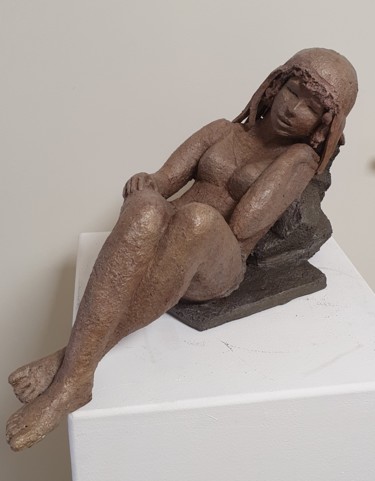 Sculptuur getiteld "Océanie, Fleur des…" door Jeanine Fitou Valens, Origineel Kunstwerk, Terra cotta
