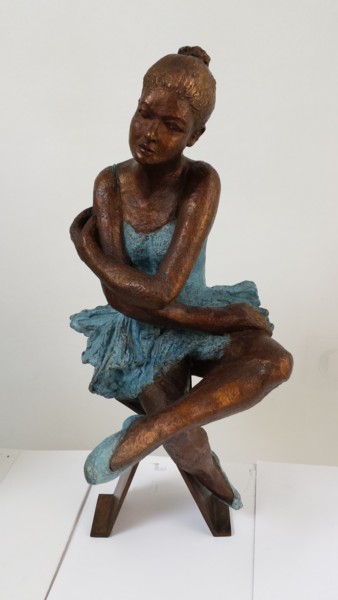Sculpture intitulée "Danseuse au repos" par Jeanine Fitou Valens, Œuvre d'art originale, Bronze