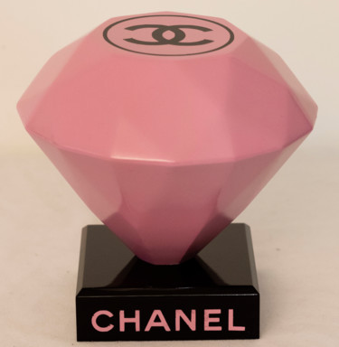 Skulptur mit dem Titel "Chanel Diamond" von Flavien Mandon, Original-Kunstwerk, Harz