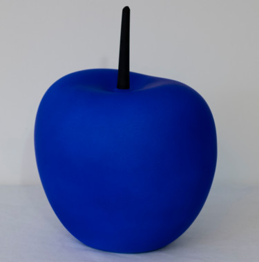 Apple Klein Sculpture intitulée "Apple Klein" par Flavien Mandon, Œuvre d'art originale, Résine