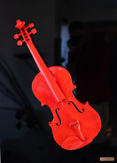 Sculpture intitulée "Le violon rouge" par Flavien Mandon, Œuvre d'art originale, Bois Monté sur Plexiglas