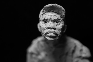 Sculptuur getiteld "Clay Face 42" door Fleur Elise Noble, Origineel Kunstwerk, Terra cotta