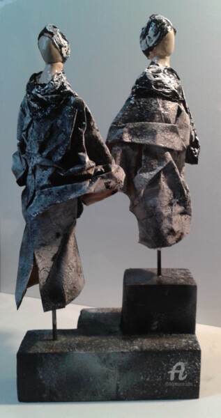 Sculpture intitulée "Petits bout de femm…" par Chantal Longeon, Œuvre d'art originale, Papier mâché