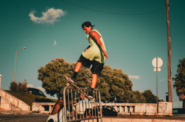 Photographie intitulée "Skater Boy" par Flora Gasnier, Œuvre d'art originale, Photographie numérique