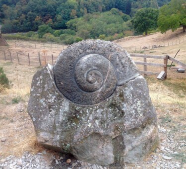 Escultura titulada "escargot" por Florence Jarrige, Obra de arte original, Piedra